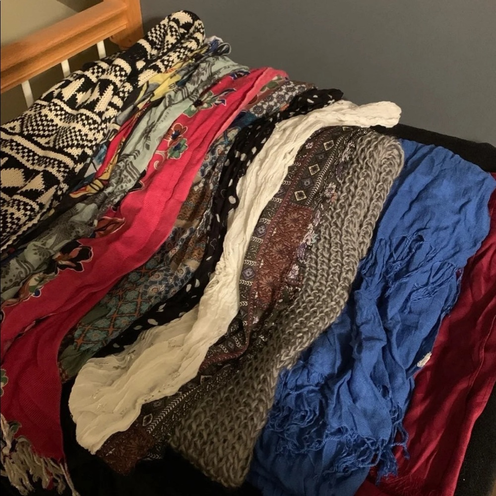 Lot of 11 Multiseasonal Scarves